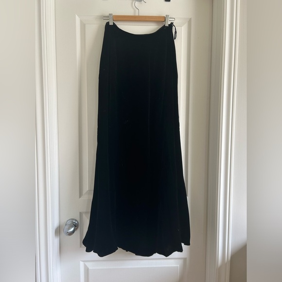 Dana Buchman Black Velvet Skirt - Picture 2 of 5